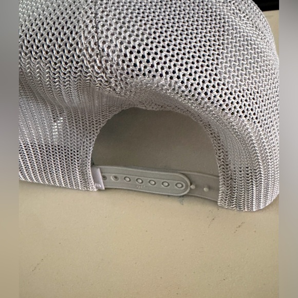 Travismathew Flexfit tech adjustable SnapBack trucker hat- nwt - Picture 2 of 3